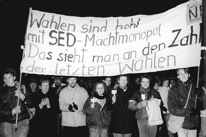 Protest tegen de regering Honecker zwol aan in 1989.
